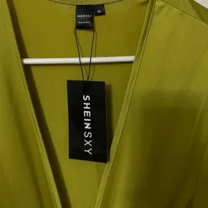 SheIn Sxy Olive Green women’s Bodycon dress‎ thumbnail 4
