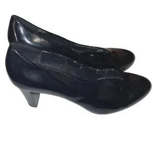 Calvin Klein Womens Black Patent Leather Round Toe Block Heel Pumps Size 7.5 thumbnail 2