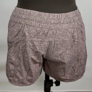 Women’s Lululemon Heathered Black Tracker Short 4” Inseam Size 8 thumbnail 3