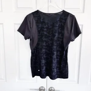 Lululemon Run For Days Short Sleeve Black Camo Mesh Running Shirt Sporty Chic thumbnail 4