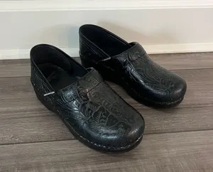 Dansko Professional Black Tooled Clog Size 38   thumbnail 1