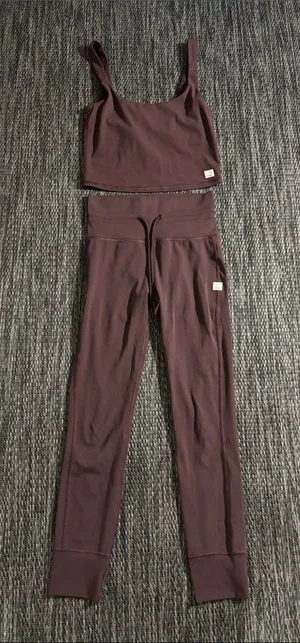 Vuori Daily Crop Tank Top and Daily Leggings Set Ruby Red thumbnail 1