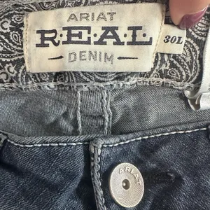 Ariat Real Mid Rise Straight Leg Dresden Jeans Womens 30Long Blue Med Wash Denim thumbnail 6