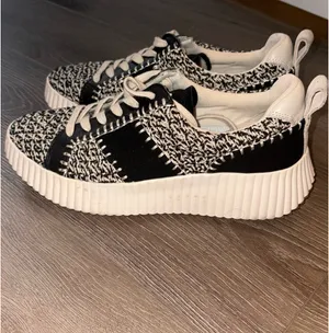 DV by Dolce Vita Sneakers thumbnail 4