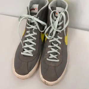 Nike Women's Grey Bruin Lite Nylon Mid Trainer Sneakers Size 8 thumbnail 4