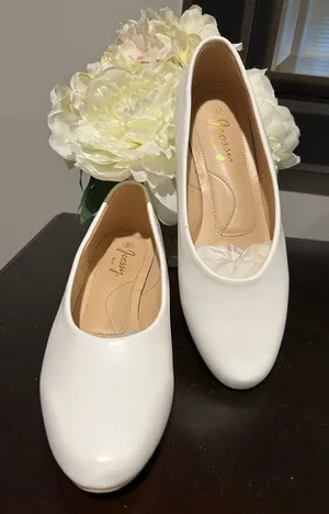 Geossy Milan Women's White Pumps Shoes Sz 9 thumbnail 1