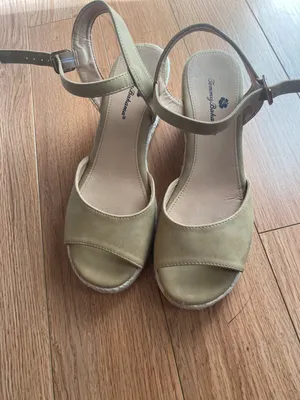Tommy Bahama Sandals Shoes thumbnail 1