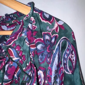 Talbots Womens Large Paisley Ruffle V-Neck Blouse Green Purple Long Sleeve Top thumbnail 3
