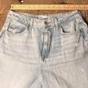 Zara Light Wash High Waisted Mom‎ Distressed Women's Jeans Size 6 thumbnail 5