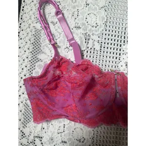Victorias Secret Lace Bra thumbnail 2