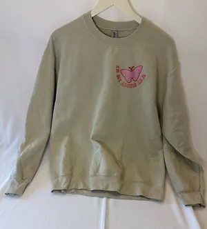 Gildan “in My Auntie Era” Women’s Medium Graphic Crewneck Sweatshirt thumbnail 1