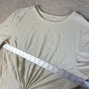 Women's Lululemon Size 6 Crescent Tshirt Tie Front Cream Athletic Basic thumbnail 2
