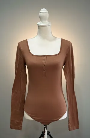 Brown SO Ribbed L/S Bodysuit Size M NWOT thumbnail 1