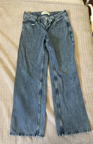 Hollister Low-Rise Baggy Jeans dark wash size waist 27 and long fitted thumbnail 1
