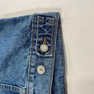Old Navy Women Denim Trucker Jacket Medium Blue Jean Classic Button Distressed thumbnail 9