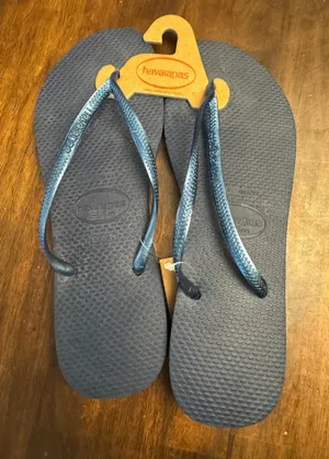 Havanaians sandals flip flops navy blue women's size 9 NWT thumbnail 1