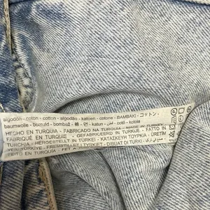 Zara Women's Blue Light Wash High Rise Distressed Wide Leg Denim Jeans Size 8 thumbnail 5