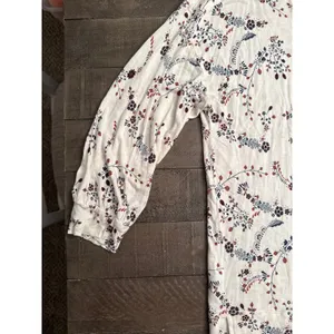 Loft Outlet‎ Women's White brown Blue flowers Quarter Sleeve Rayon Top Size XL thumbnail 4