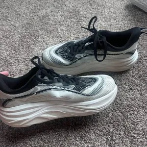 HOKA Skyflow running shoes thumbnail 7