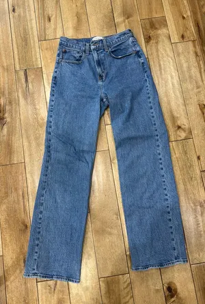 Abercrombie High-Rise Jeans 90s Relaxed thumbnail 1