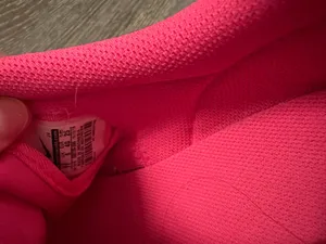NWOT Nike Roshe One (GS) Hyper Pink/White sneakers. Size 8.5 (youth 7) thumbnail 4