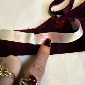 Victoria’s Secret Pink Wireless Bra 32C thumbnail 6