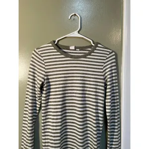 Gap Women's Size XS Long Sleeve Cozy Crewneck T-Shirt Olive Green White Stripes thumbnail 3