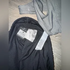 Women’s Nike 2Pc set Gym workout XS/S thumbnail 3