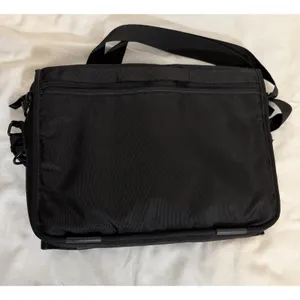 Targus Unofficial Messenger Bag TSM104US Black‎ Nylon EUC Laptop Pockets thumbnail 3
