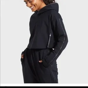 Gymshark Cropped Hoodie Black Pull Over Sweatshirt Zipper Accents Size Medium thumbnail 2