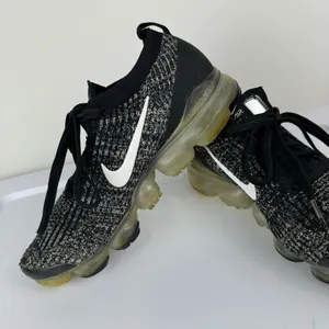 Nike Air VaporMax Flyknit 3 Athletic Running Shoe Sneaker Sz 9 Womens Black thumbnail 10