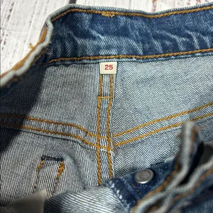 Levi Strauss & CO Woman’s Jeans thumbnail 4