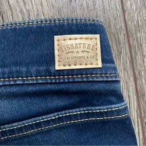 Signature by Levi Strauss Totally Shaping Pull On Skinny Jeans Size 6 Short thumbnail 11