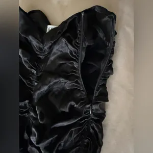 ZARA Black Ruched Satin Skirt Size‎ XS thumbnail 2