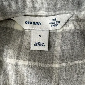 Old Navy Classic Flannel Shirt Grey Plaid Button Down 90s Grunge Small 90s Style thumbnail 5
