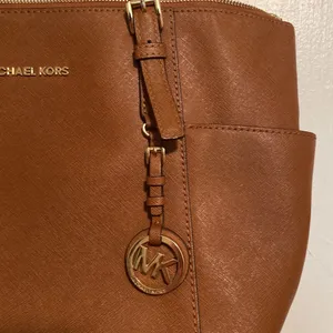 Michael Kors Jet Set Saffiano Tote Bag thumbnail 2