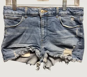 2234 | Wrangler High Rise Vintage Distressed Denim Shorts Light Wash Women 30 thumbnail 1