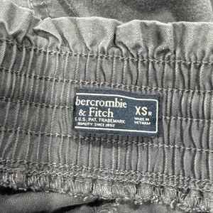 Abercrombie and Fitch Grey Cargo Joggers Pants Women’s XS thumbnail 2
