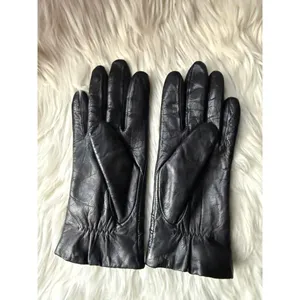 Ladie’s Classic Black Leather Gloves Size Medium thumbnail 6