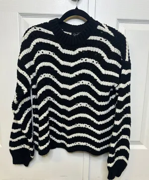 Jessica Simpson Black White Wavy Knit Sweater Chic Statement Hem Size S thumbnail 1