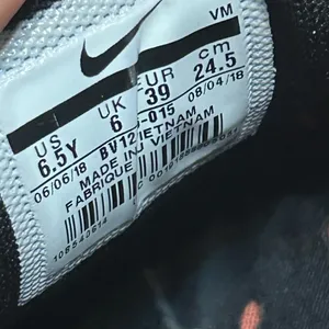 NIKE Air Max 270 Black/Bright Crimson-hyper Crimson lace up shoes sneakers thumbnail 3