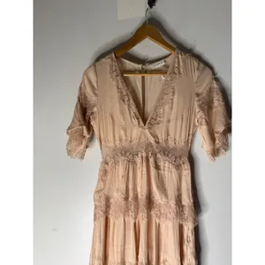 NWT storia lace‎ tiered v neck maxi dress peach size small thumbnail 3