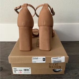 Steve Madden Tiaa Ankle Strap Block Heel Sandals - Size 10 - Camel Nubuck - NWB thumbnail 9