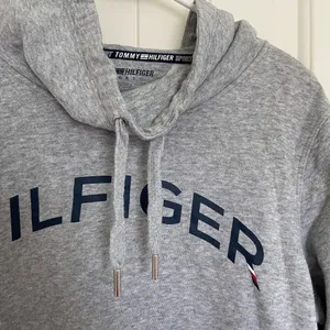 EUC‎ | Tommy Hilfiger sport women’s cowl neck sweatshirt — medium thumbnail 2