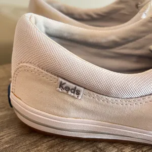 Keds White Canvas Sneakers Tennis Shoes Women’s Size 8.5 DIY Project thumbnail 2