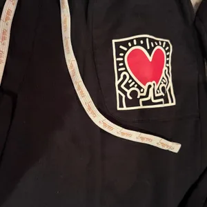 Keith Haring Heart Graphic Sweatshirt and Joggers Loungewear Set Black Small thumbnail 3