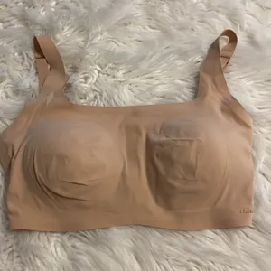 SKIMS Tan Seamless Comfort Bra size M excellent condition thumbnail 7