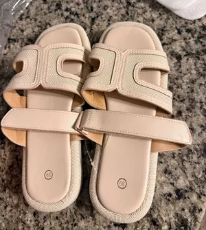 Sandals women s Tan Size 8.5 thumbnail 1