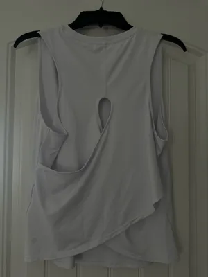 Halara flowy tank top size L  thumbnail 2
