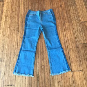 Light Wash Cropped Flare Jeans Raw Frayed Hem Button Fly Denim Size 31 thumbnail 5
